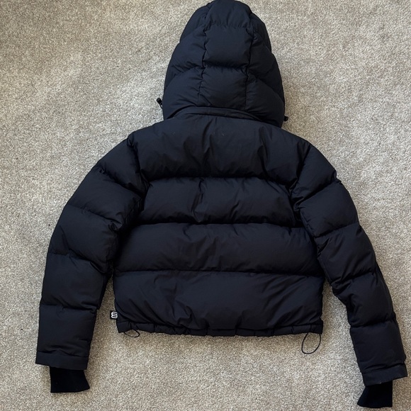 Aritzia Super Puff Shorty Black - Picture 6 of 11